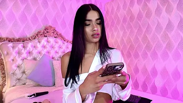 Bella_Smiith_ — tit massage close to the camera