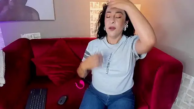 Bella_williamss_ on StripChat