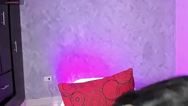 Bellagh1 on StripChat