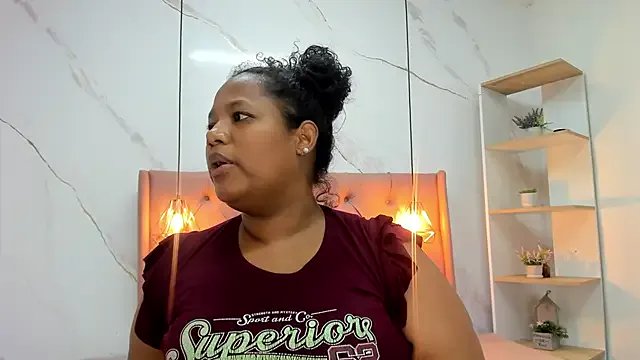 Belle_Brunette on StripChat