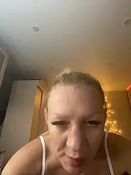 Bellissa_ on StripChat