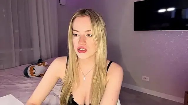 Between_Eeys — Red lipstick close to cam