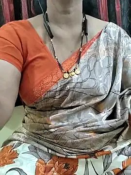 bhuvana_555 on StripChat