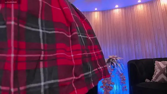 BiancaPierce — show doggy sytle + camel toe  