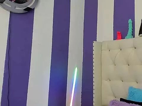 bigass_monic on StripChat