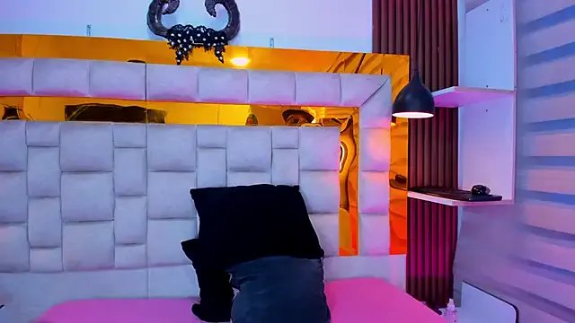 bigass_monic on StripChat