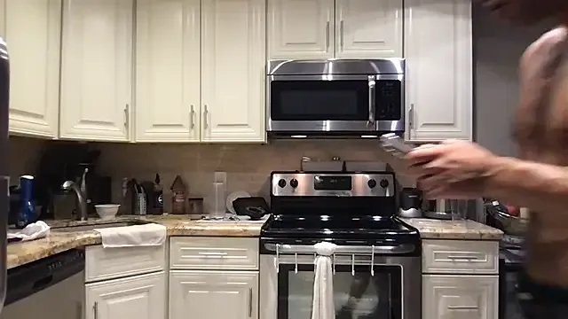 BigGuyMuscle on StripChat