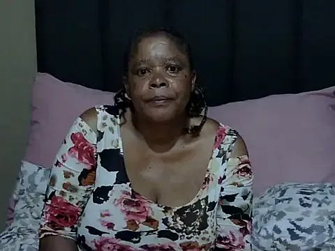 bigsexymama2 on StripChat