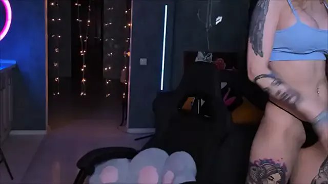 Blckmirrorr on StripChat