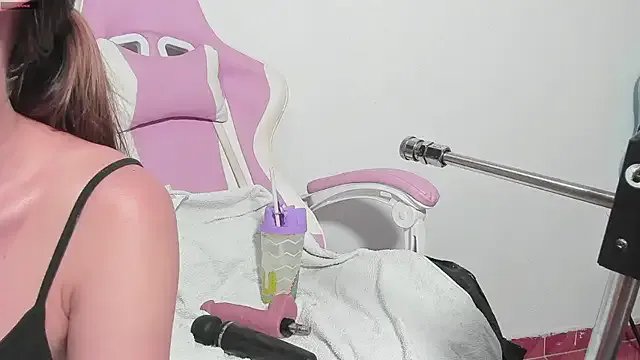 blondeb201 on StripChat