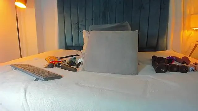 blondehorny69 on StripChat