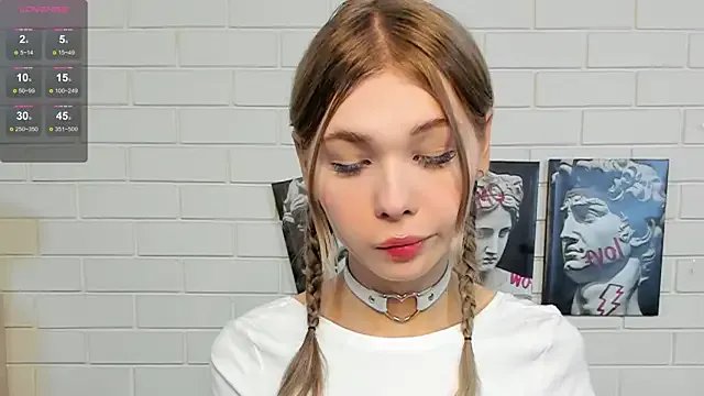 Blondy_Fina on StripChat