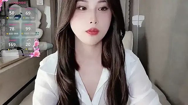 Blossom-666 on StripChat