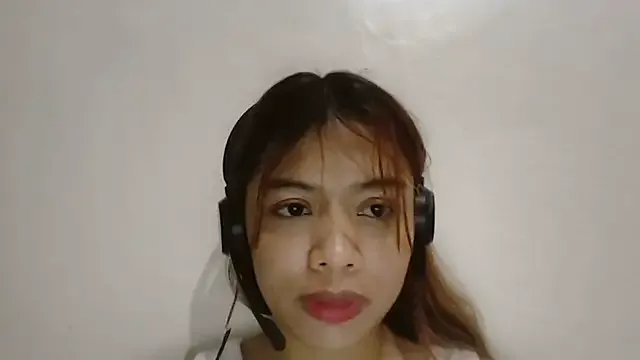 StripChat BobbiBruch is Freechat BobbiBruch — saying hello to my first viewers