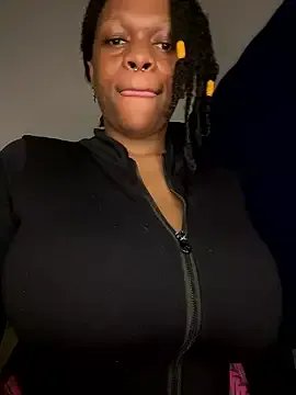 Boneca25 on StripChat