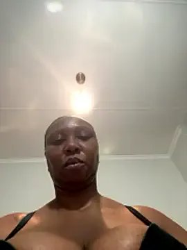 Bootyliciouse21X on StripChat