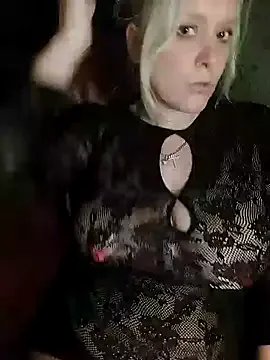 Bouncy-Bella28X on StripChat