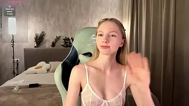 BrightAnnie on StripChat