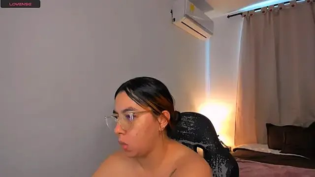 brithany_olson25 on StripChat