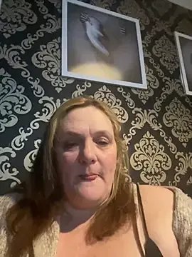 Busty-GilfQuinn — Freechat on StripChat