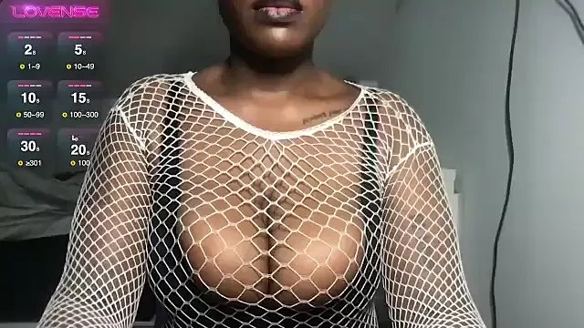 Freechat bustyblackebony on StripChat