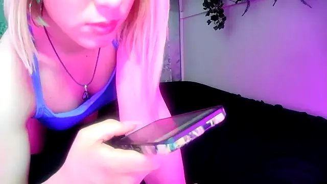 cadenfoxx111 on StripChat