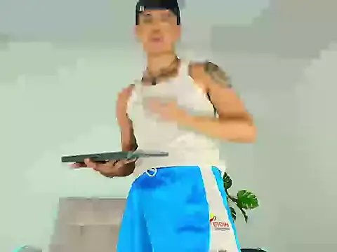 CamiiGuzmanX on StripChat