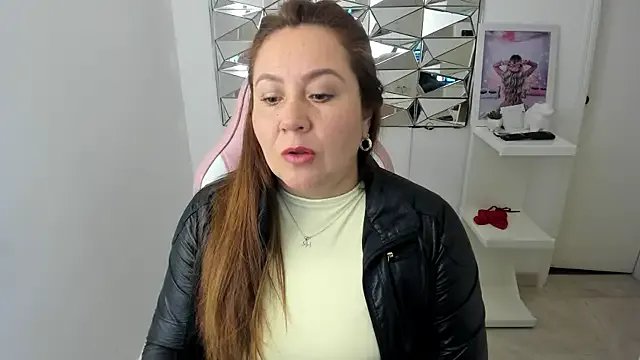 camixxx_m on StripChat