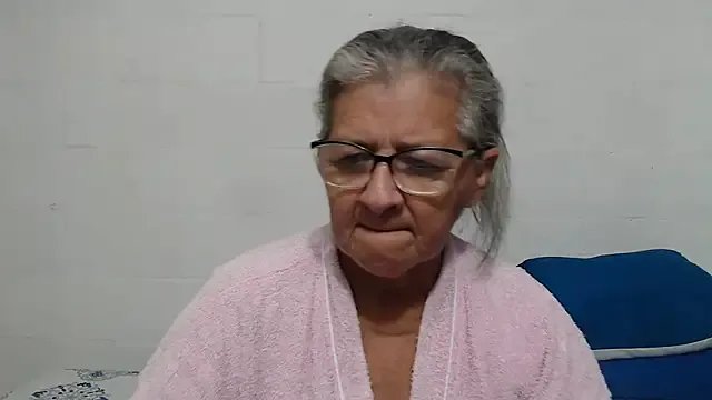 Freechat candy_mature_ on StripChat