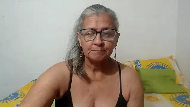 Freechat candy_mature_ on StripChat