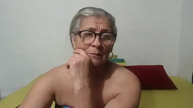 Freechat candy_mature_ on StripChat