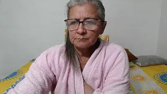 Freechat candy_mature_ on StripChat