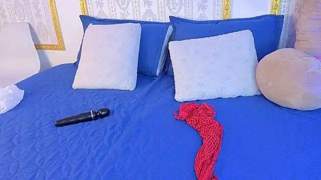 CandyQueenGold on StripChat