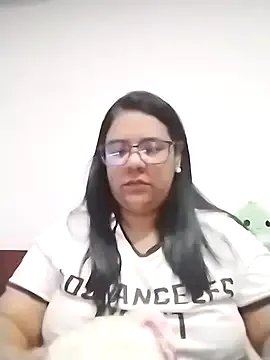 Carameloswing1 on StripChat
