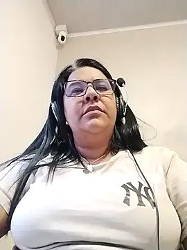 Carameloswing1 on StripChat