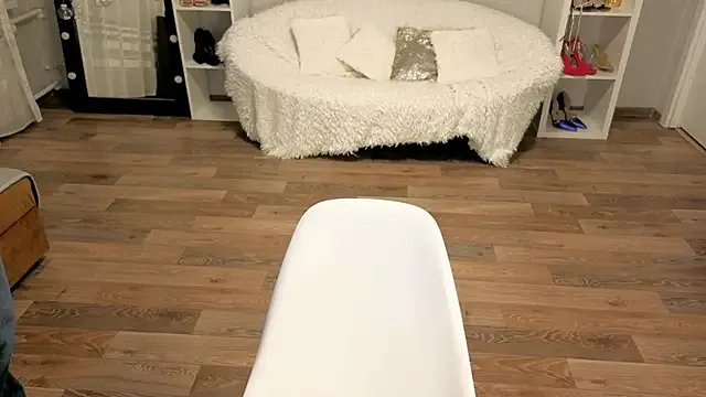 CaringSophie on StripChat