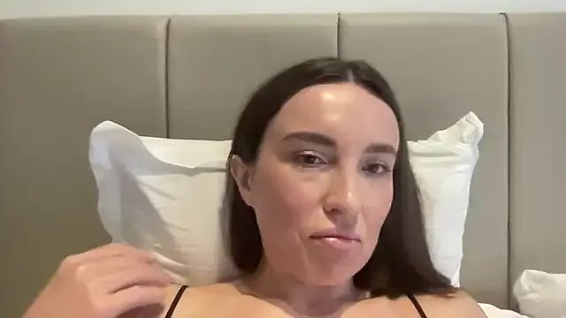 CArivora — Freechat on StripChat