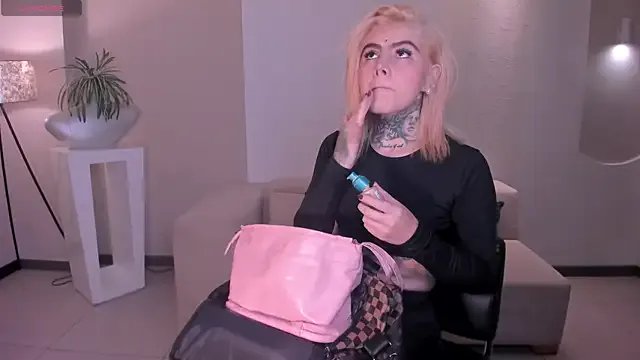 Freechat CarlaBrunni on StripChat