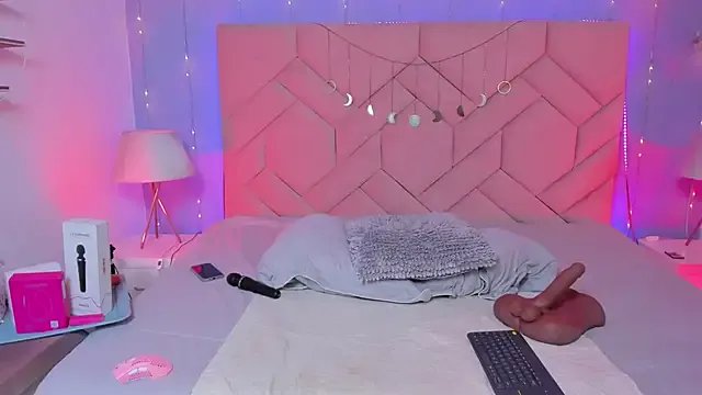 Freechat caroline__muller on StripChat