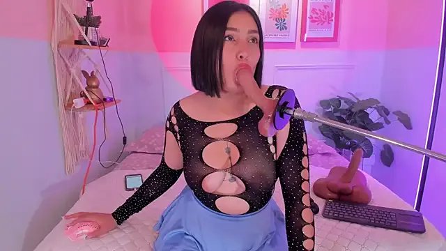 Freechat caroline__muller on StripChat