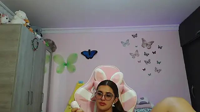 caroline_jonson on StripChat