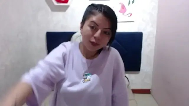 CarolineBrunx on StripChat