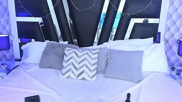 caroo_gomeez on StripChat