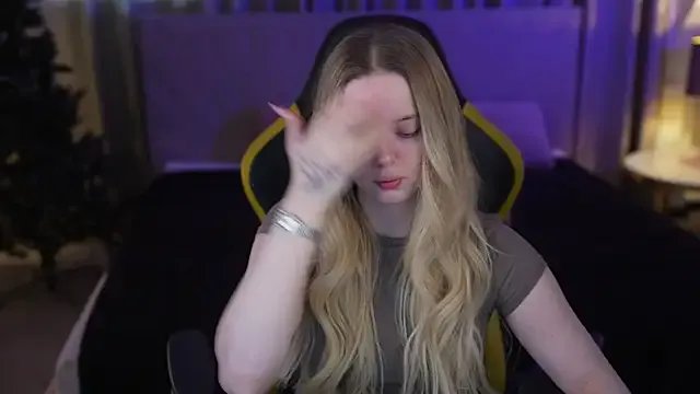 Cassy-Celestial_ on StripChat