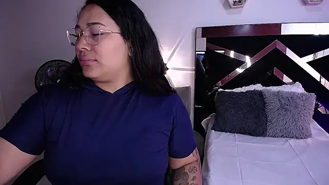 CataleyaRoselle — Toples Show and oil in boobs