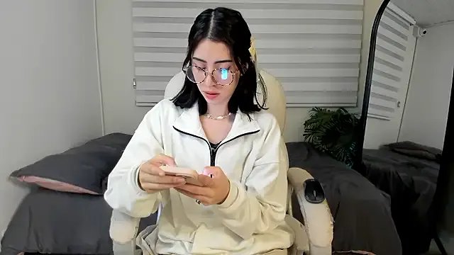 Freechat Catyloves on StripChat