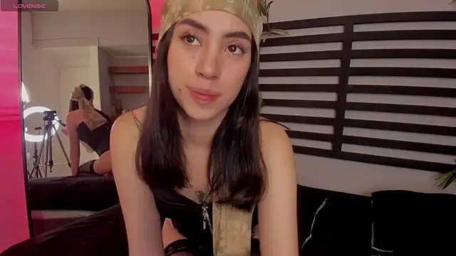 Freechat Catyloves on StripChat