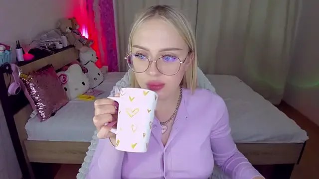 CeaneLino on StripChat