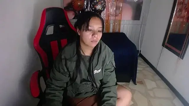 Charis_21 on StripChat