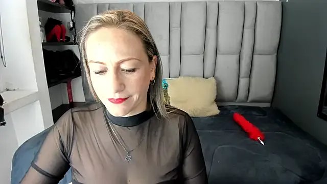Charlot_milf on StripChat